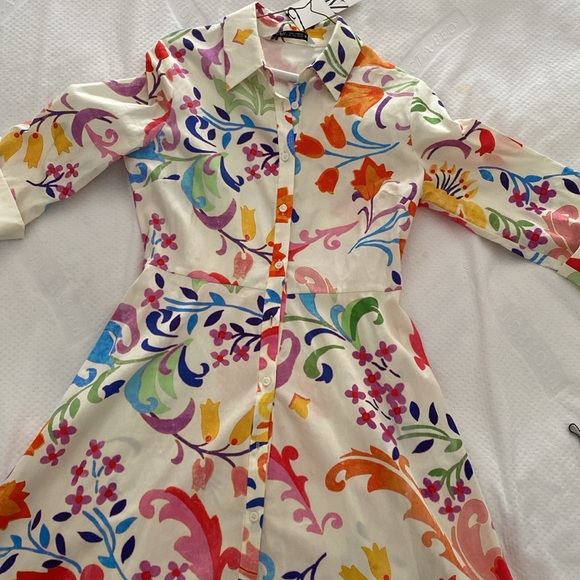 Zara Resort Wear Dress with Notched Collar and Cuffed Sleeves - Picture 6 of 6